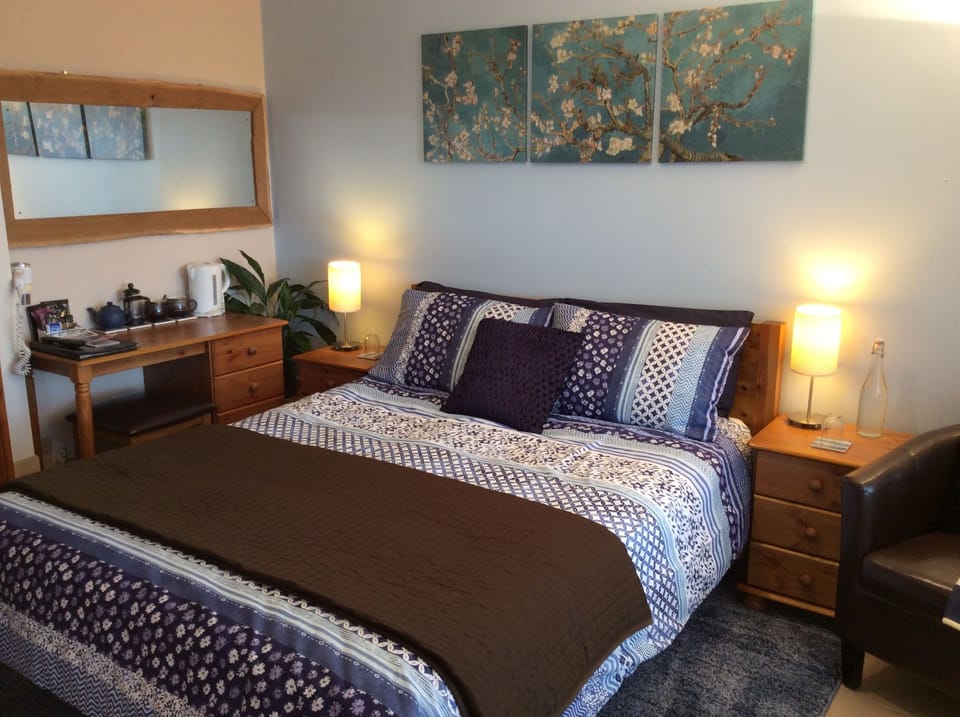 R7 Double En suite Room (Pet friendly) | Hypo-allergenic bedding, individually decorated, individually furnished