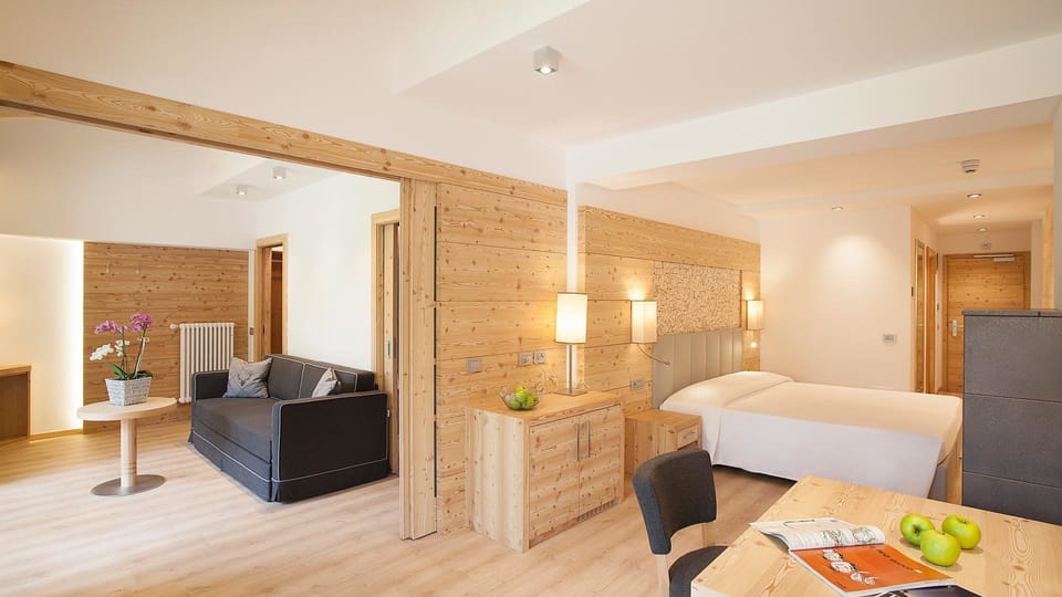 Suite, Jetted Tub | In-room safe, desk, free WiFi