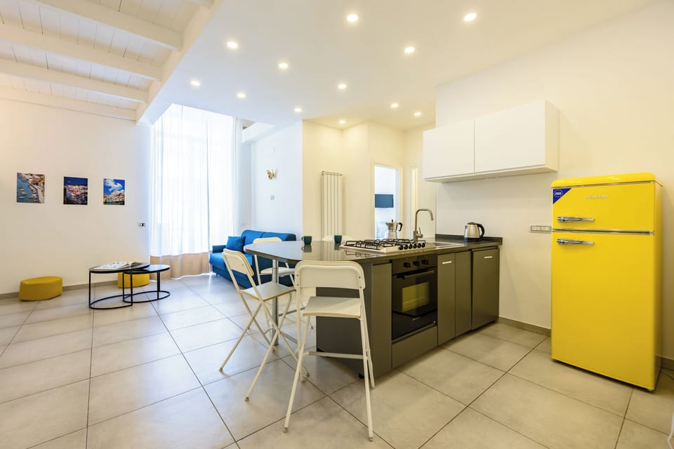 Apartment (2 Bedrooms) | Private kitchen | Oven, stovetop, electric kettle, cookware/dishes/utensils