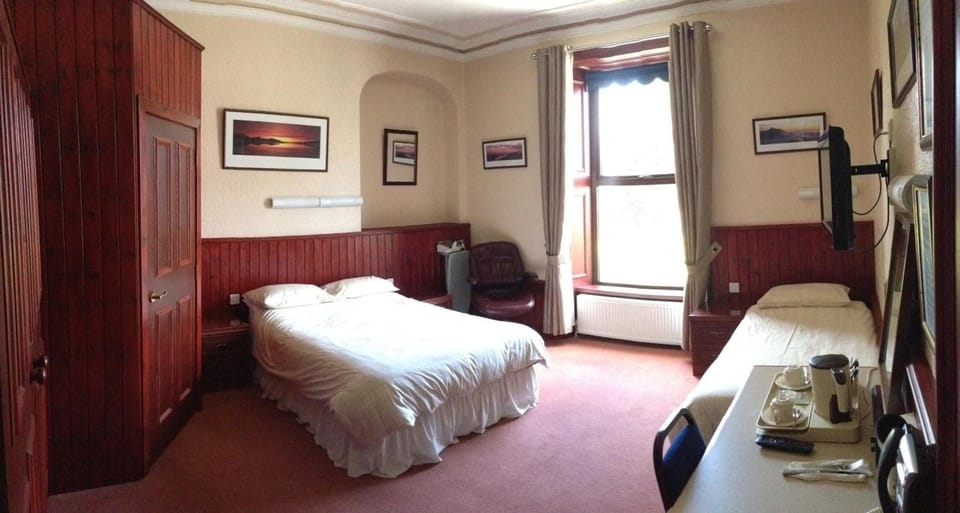 Desk, soundproofing, iron/ironing board, free WiFi