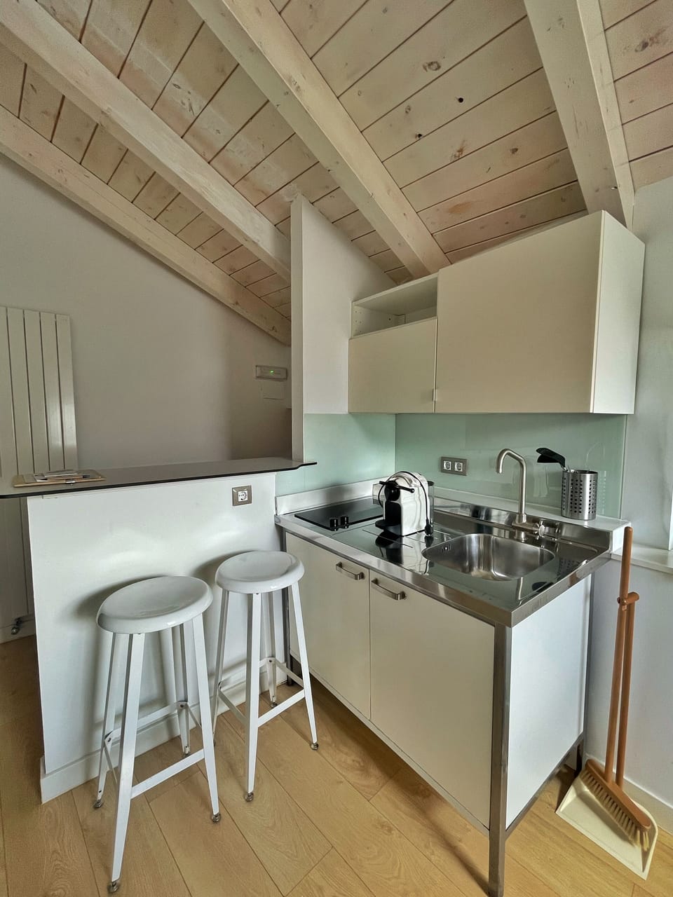 Studio Suite | Private kitchen | Full-size fridge, microwave, stovetop, cookware/dishes/utensils