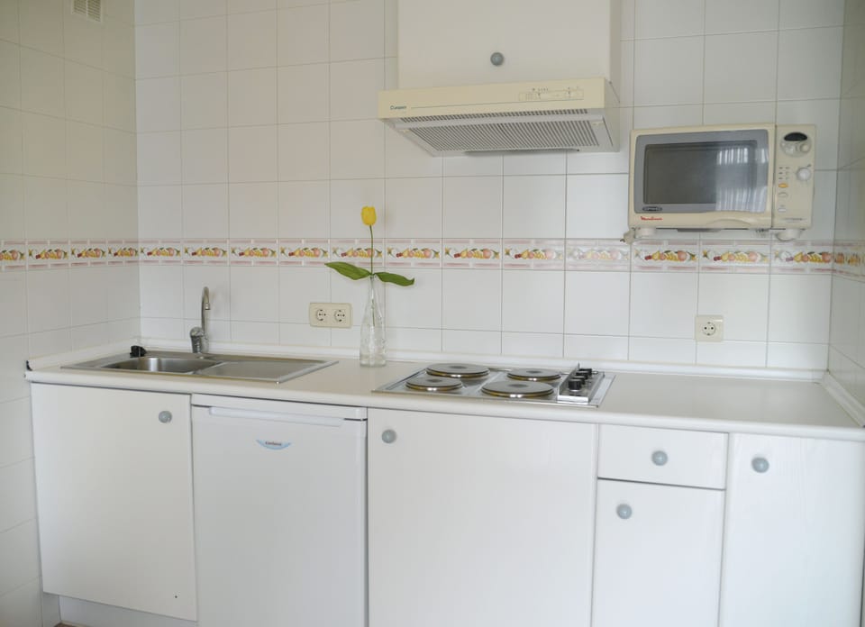 Espresso maker, full-size fridge, microwave, stovetop