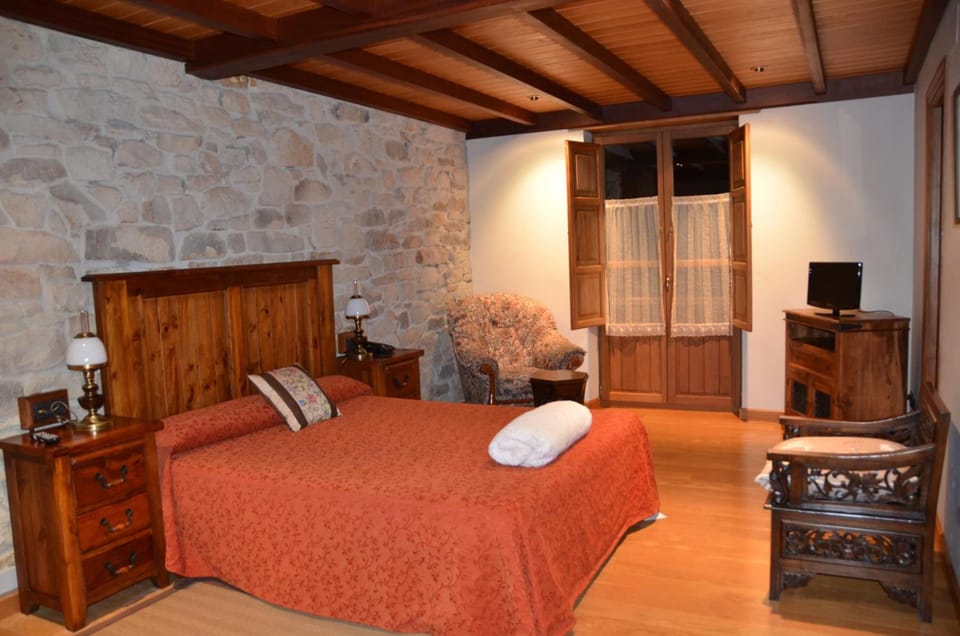 Soundproofing, iron/ironing board, rollaway beds, free WiFi