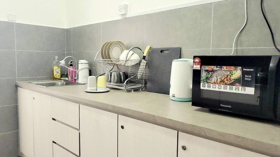 Condo, 3 Bedrooms, Balcony, City View | Private kitchen