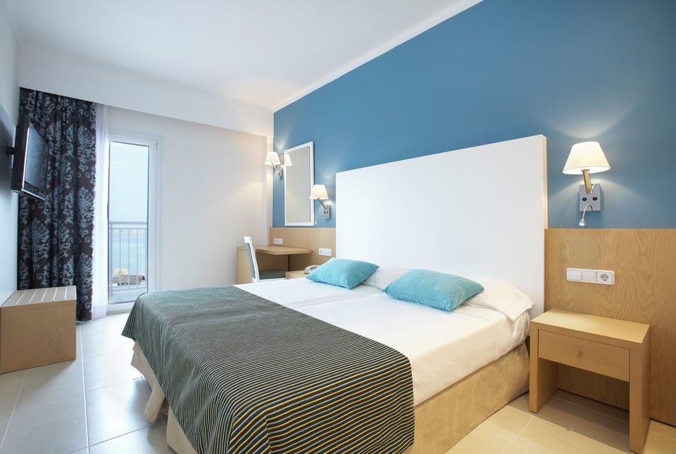 Twin Room, Balcony | In-room safe, desk, blackout drapes, free WiFi