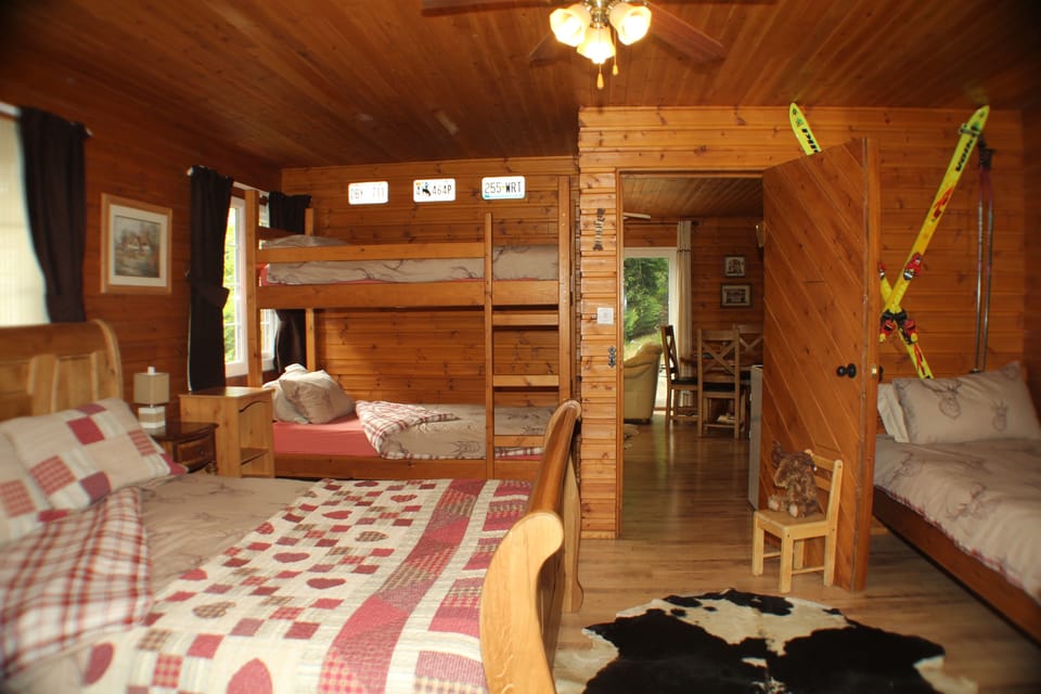 Cabin, 1 Bedroom, Private Bathroom, Annex Building | Soundproofing, free WiFi, bed sheets