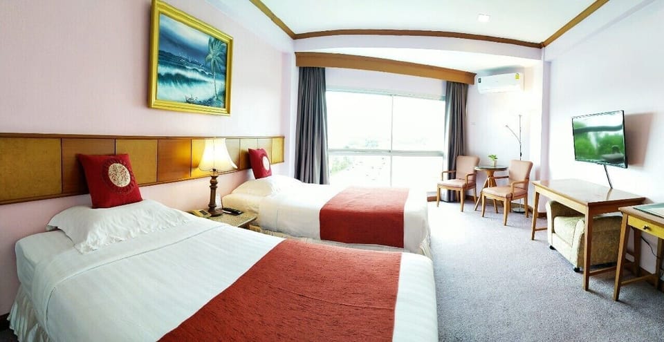 Deluxe Twin Room | Premium bedding, minibar, in-room safe, desk