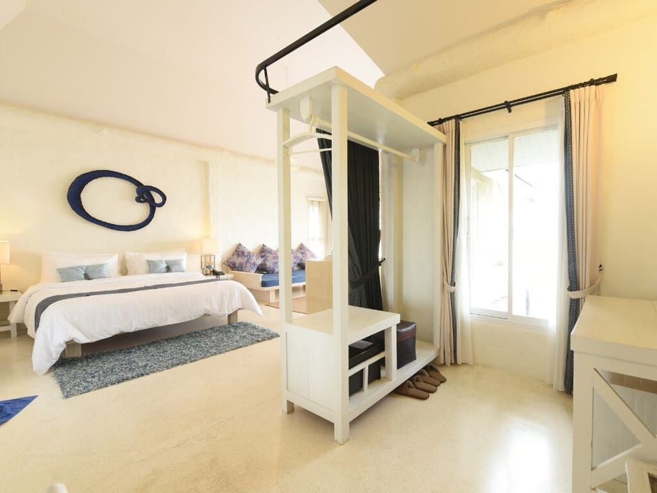 Seaview Suite | In-room safe, WiFi (free)