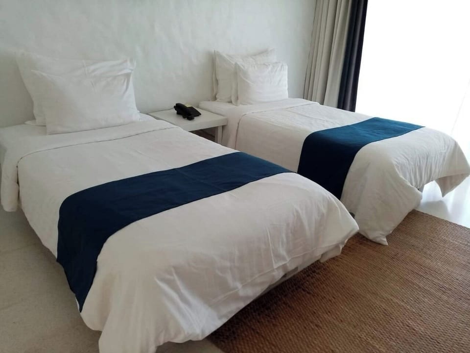 Seaview Deluxe Twin | In-room safe, WiFi (free)