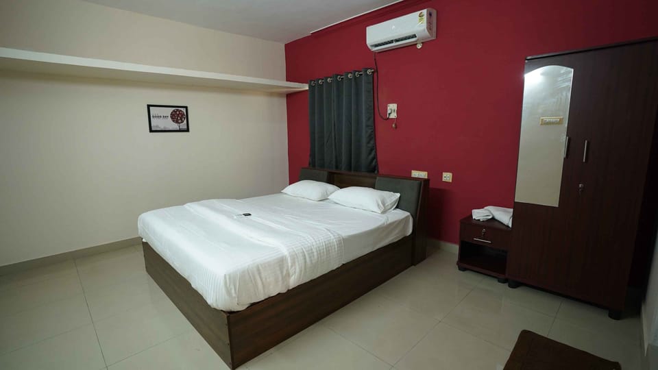 Deluxe Suite, Balcony | Free WiFi