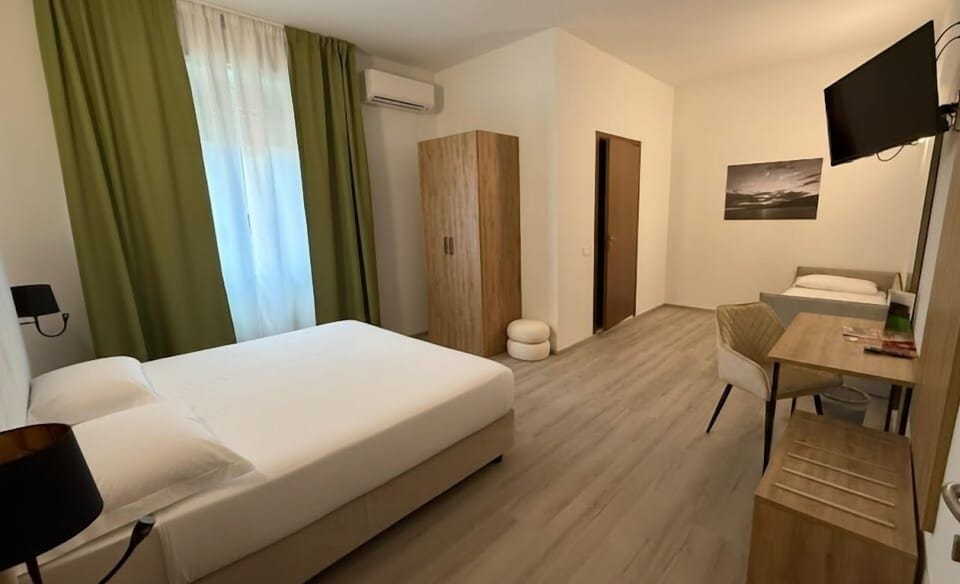 Room, Mobility Accessible (Hotel) | In-room safe, desk, WiFi (free)