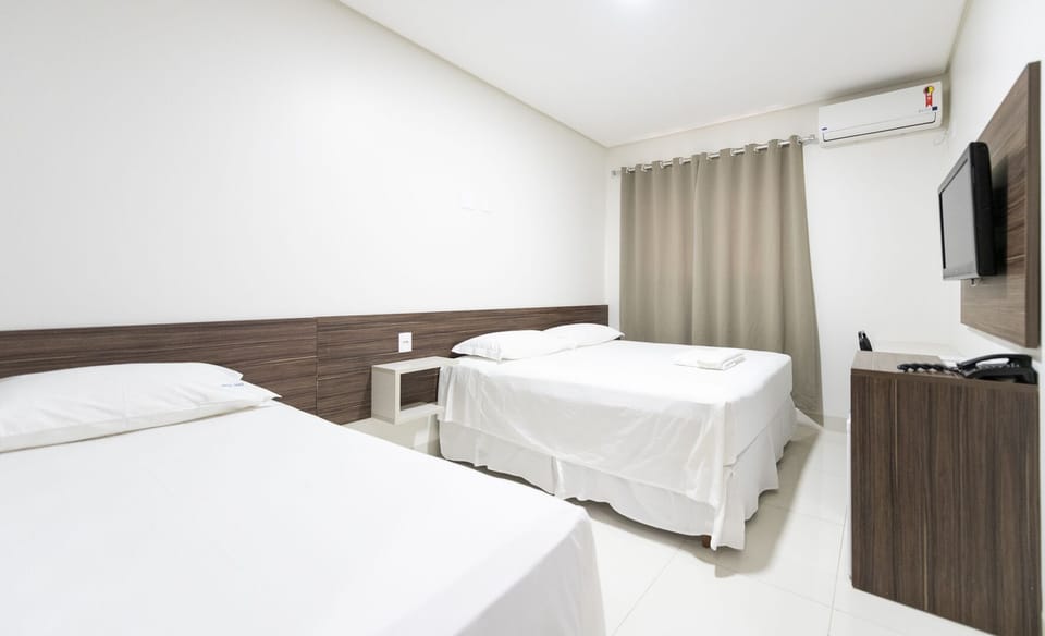 Triple Room | Minibar, in-room safe, desk, blackout drapes