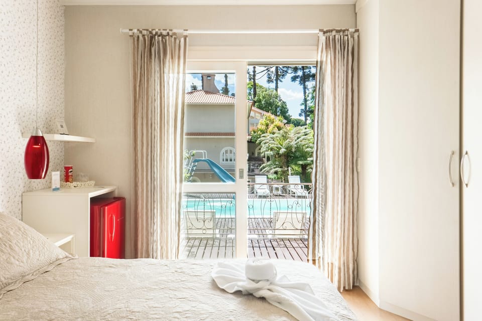 Deluxe Suite | Premium bedding, minibar, individually decorated, individually furnished