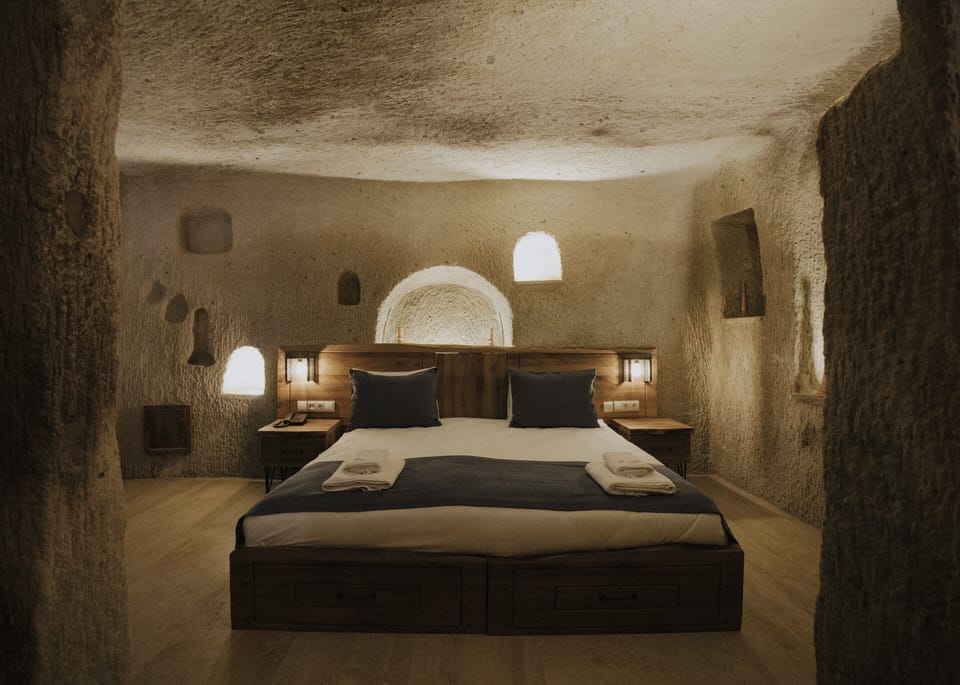 Deluxe Room | Hypo-allergenic bedding, memory foam beds, minibar, in-room safe