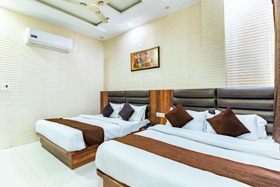 Family Room | In-room safe, soundproofing, iron/ironing board, free WiFi