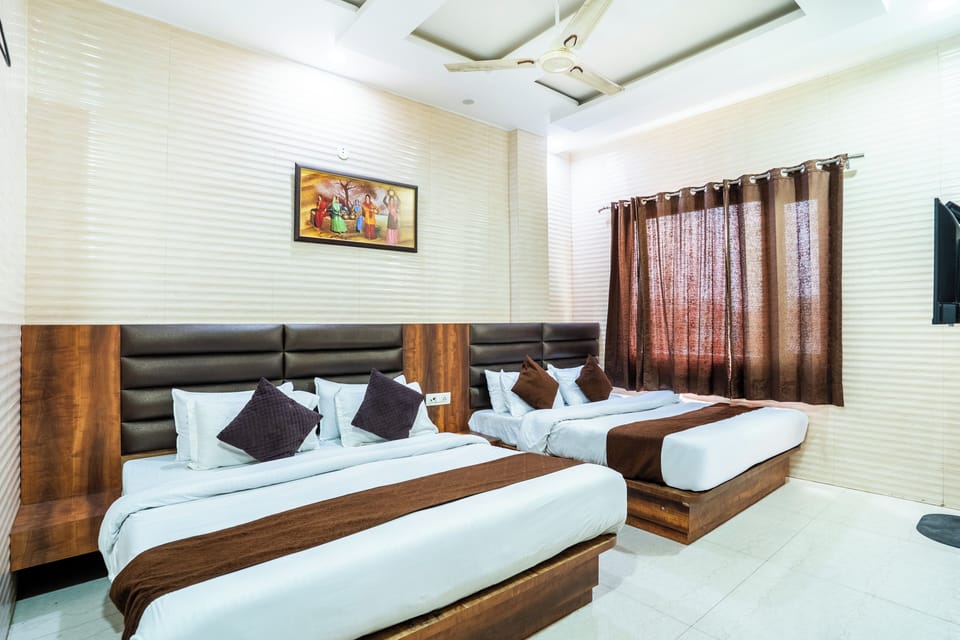 Family Room | In-room safe, soundproofing, iron/ironing board, free WiFi