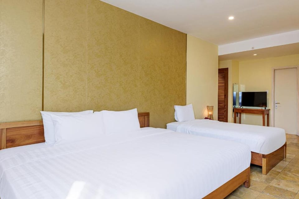 Superior Triple Room | Premium bedding, minibar, desk, free WiFi