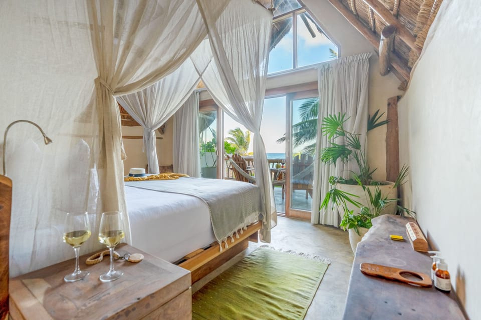 Junior Suite Oceanfront Top level | Minibar, in-room safe, laptop workspace, blackout drapes