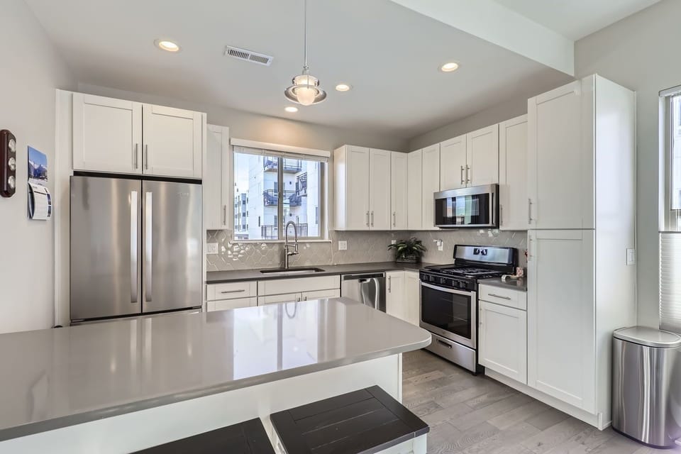 House, 2 Bedrooms | Private kitchen | Fridge, oven, coffee/tea maker, toaster
