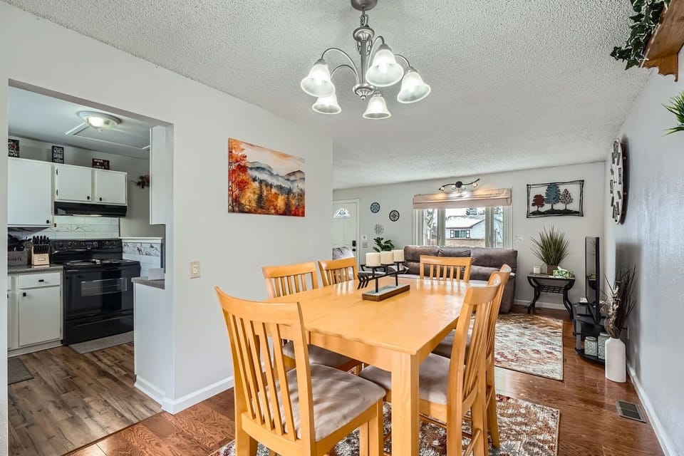 House, 3 Bedrooms | Dining