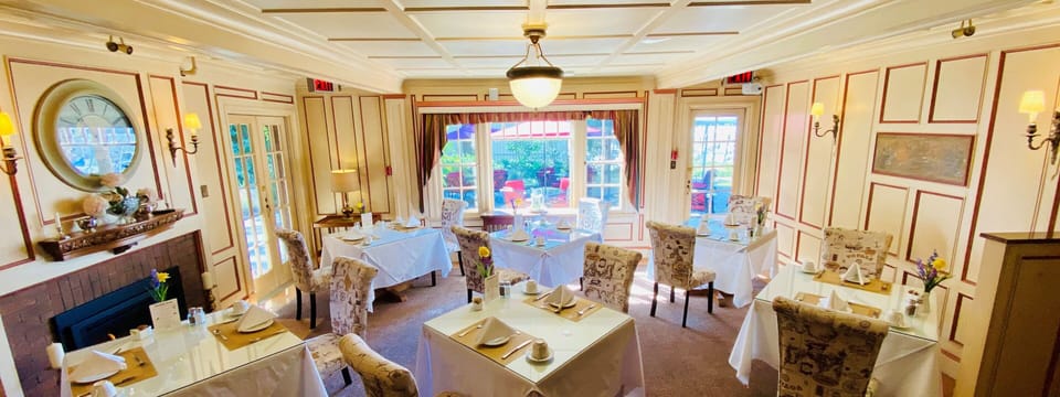 Free local cuisine breakfast