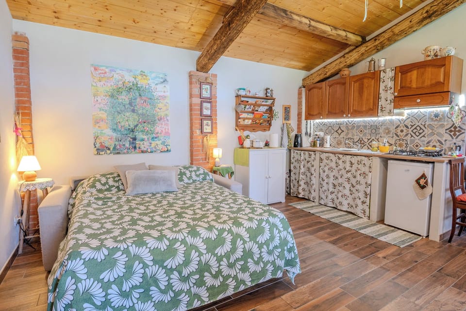 Loft, Garden View | Living area | 32-inch TV with digital channels, fireplace