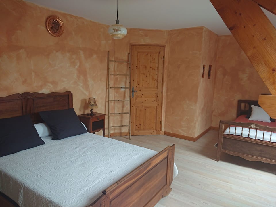 Comfort Triple Room, Courtyard View | Iron/ironing board (on request), WiFi (free)