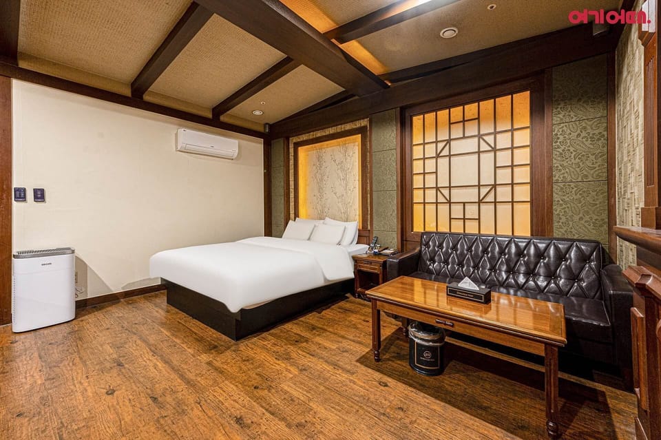Deluxe Room | Desk, laptop workspace, free WiFi