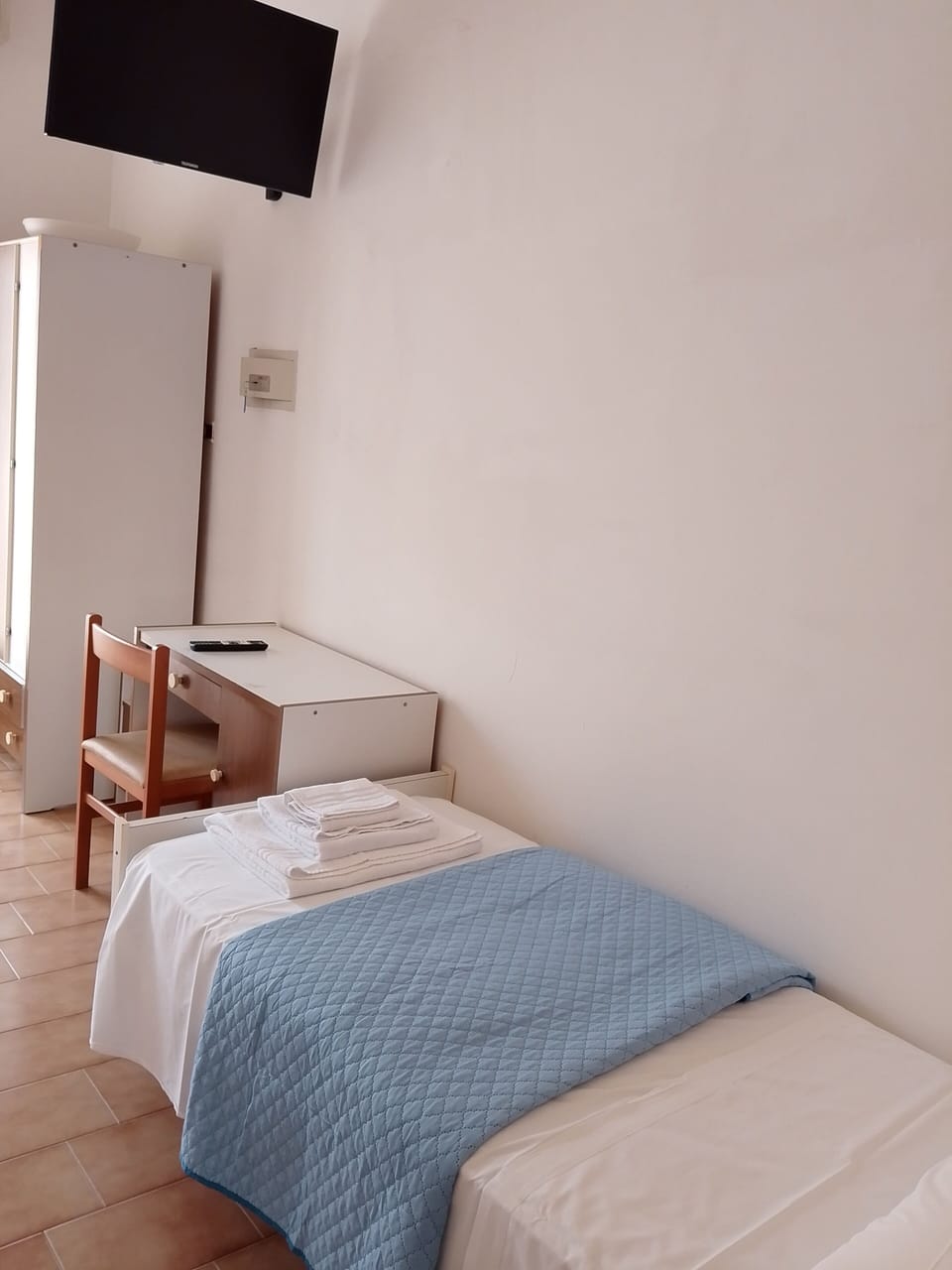 Desk, free WiFi, bed sheets