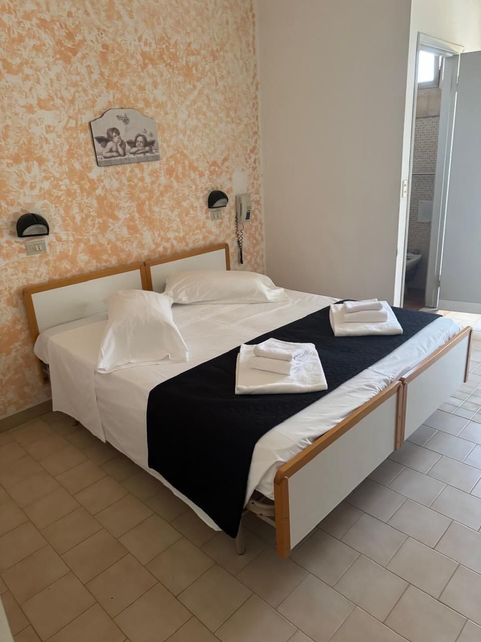Classic Double Room, City View | Desk, free WiFi