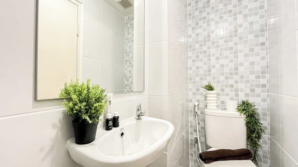 Standard Apartment | Bathroom