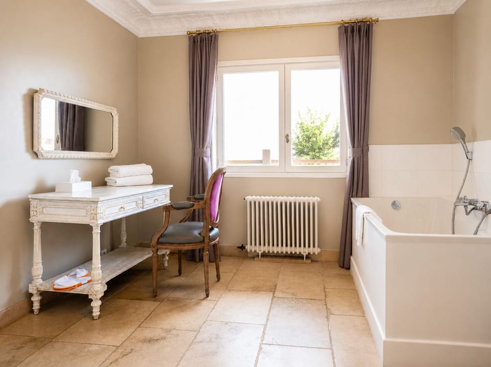 Superior Suite | Bathroom | Free toiletries, hair dryer, bathrobes, slippers