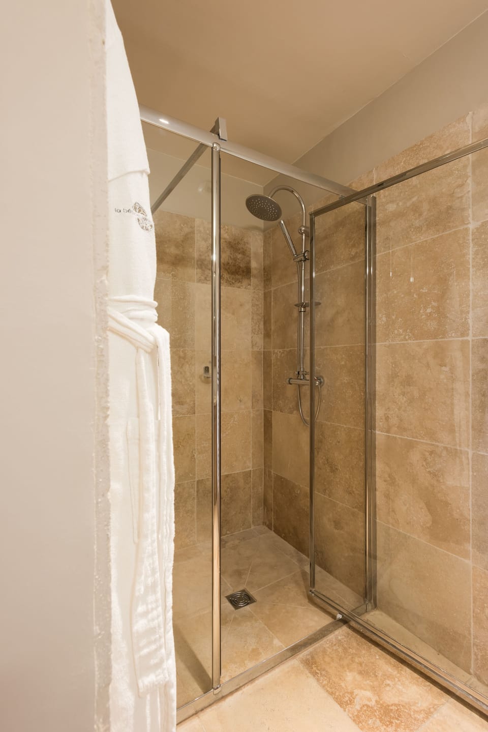 Room (Prestige) | Bathroom shower