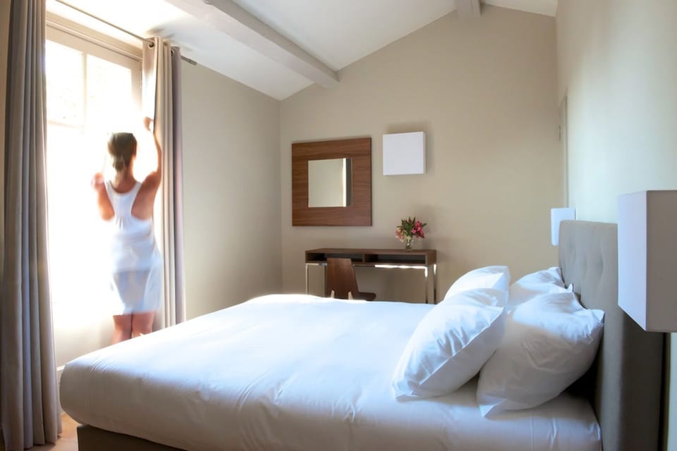 Room (Prestige) | Premium bedding, minibar, in-room safe, desk