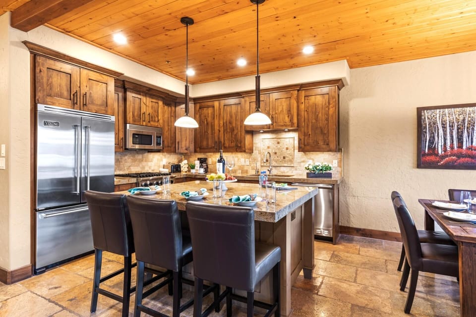 Townhome, 3 Bedrooms (Hot Tub, Ground Floor, (BCT-501)) | Private kitchen | Fridge, microwave, oven, coffee/tea maker