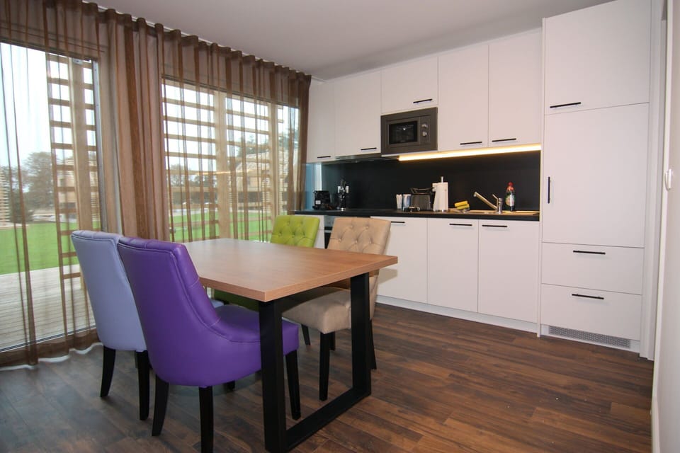 Mobile Home | Private kitchen | Highchair