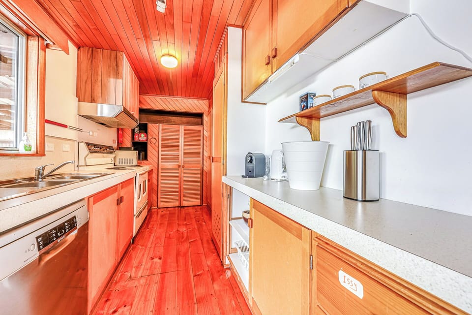 Deluxe Townhome, Garden View | Private kitchen