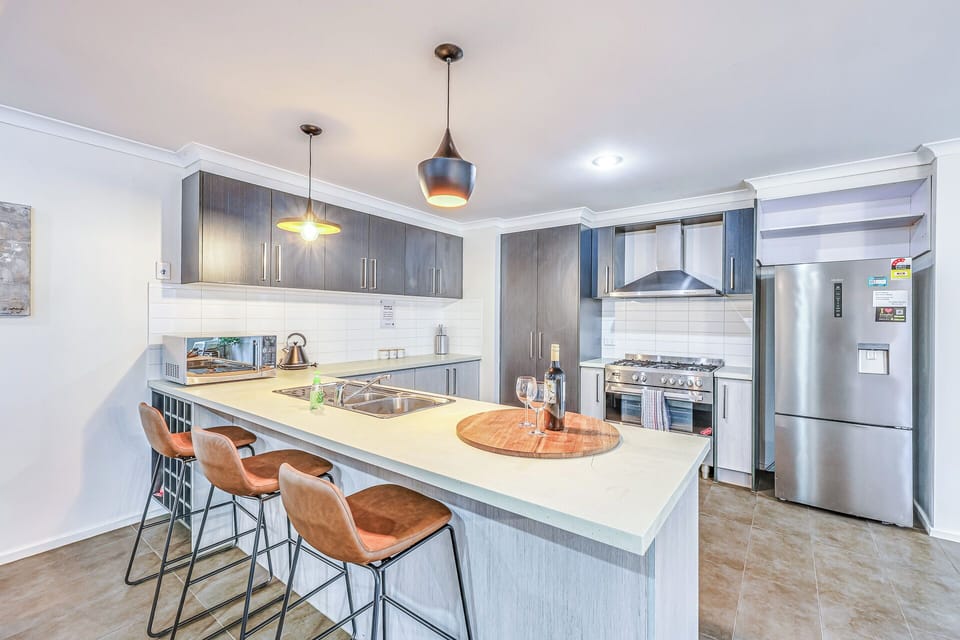 Deluxe Townhome, Garden View | Private kitchen