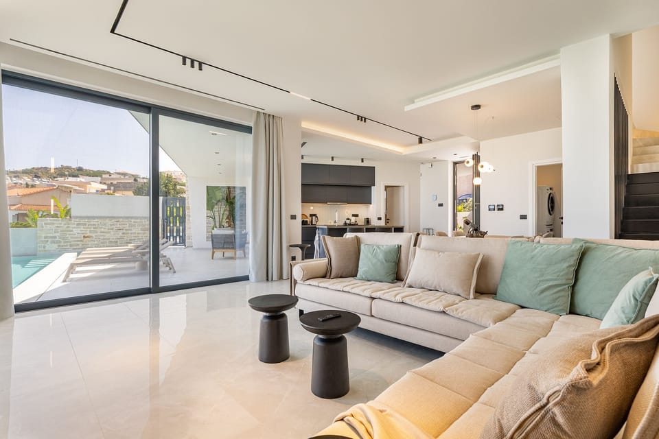 Luxury Villa, Sea View, Beachfront | Living area