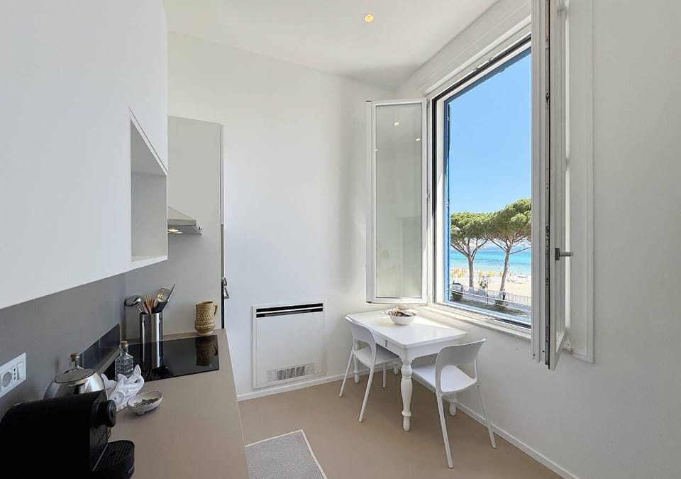 Luxury Villa, Sea View | Private kitchen | Fridge, microwave, oven, stovetop