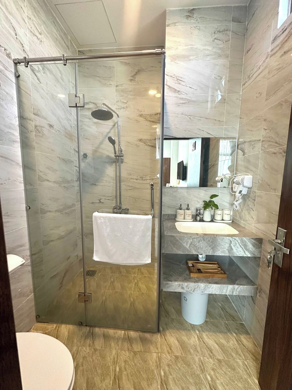 Panoramic Double Room Single Use, 1 Queen Bed, Balcony, City View | Bathroom | Shower, hydromassage showerhead, designer toiletries, hair dryer