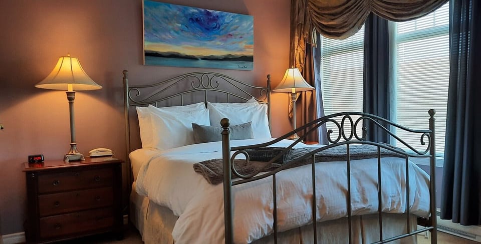 Standard Room | Hypo-allergenic bedding, down comforters, individually decorated