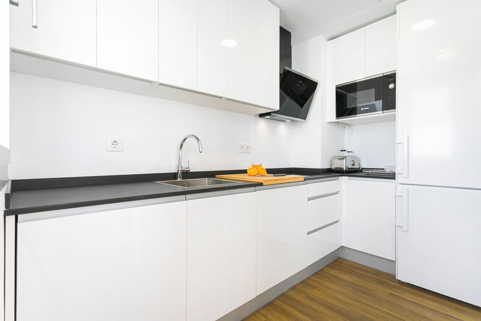 Apartment (3 Bedrooms) | Private kitchen | Fridge, microwave, dishwasher, highchair