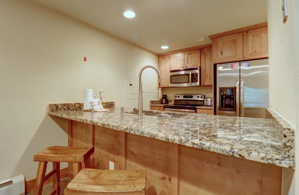 Studio | Private kitchen | Fridge, oven, coffee/tea maker, toaster