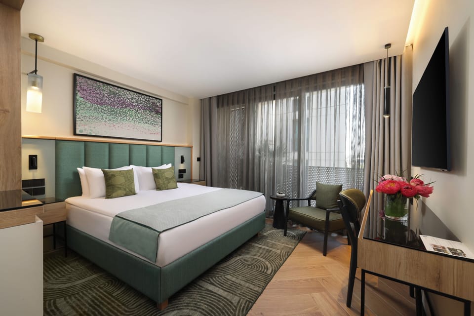 Pera Superior Room | In-room safe, desk, laptop workspace, blackout drapes