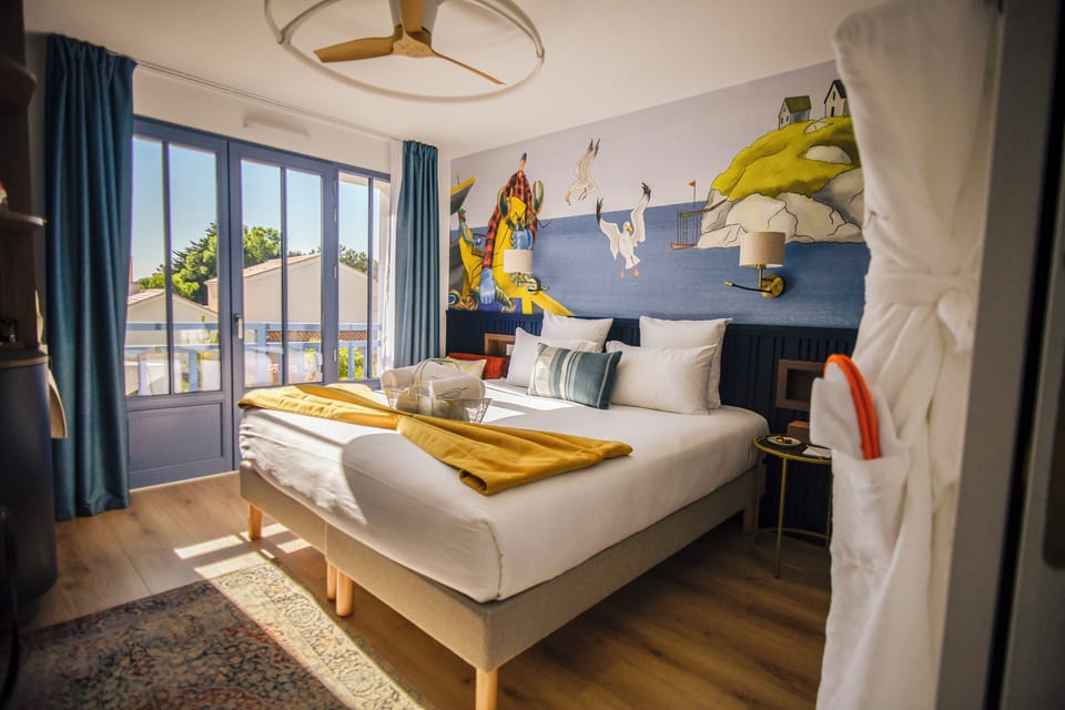 Deluxe Double Room | Minibar, in-room safe, blackout drapes, soundproofing