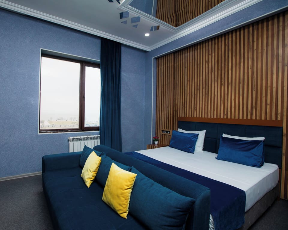 Minibar, desk, iron/ironing board, WiFi
