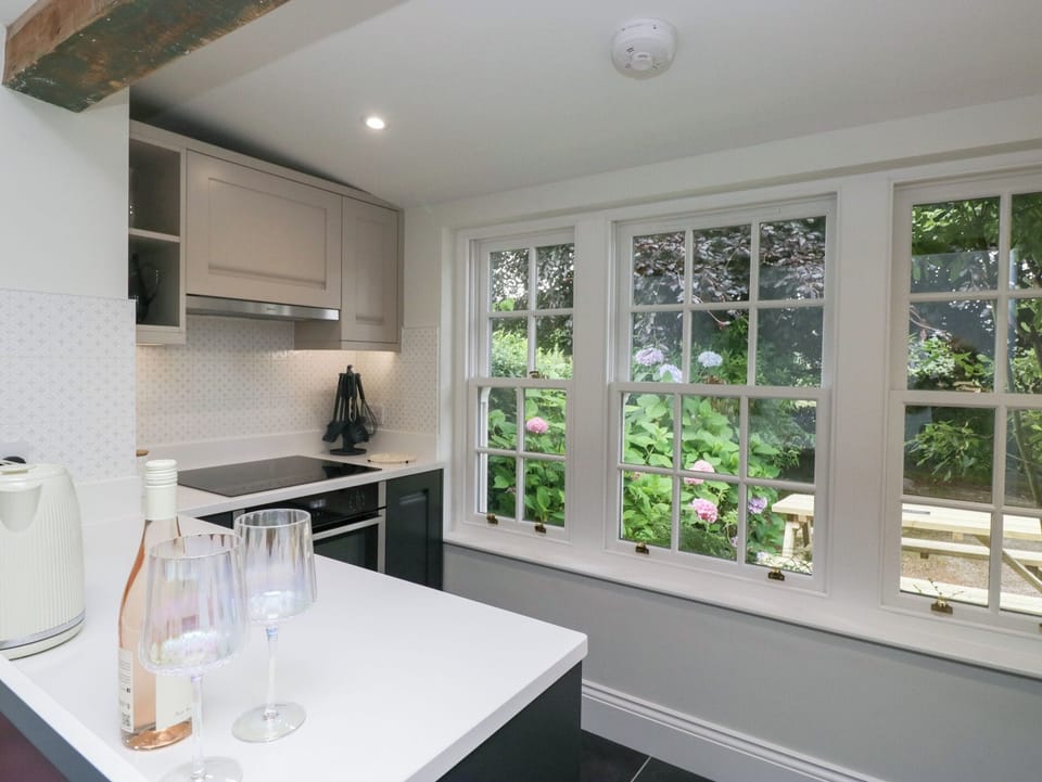 Dishwasher, cookware/dishes/utensils