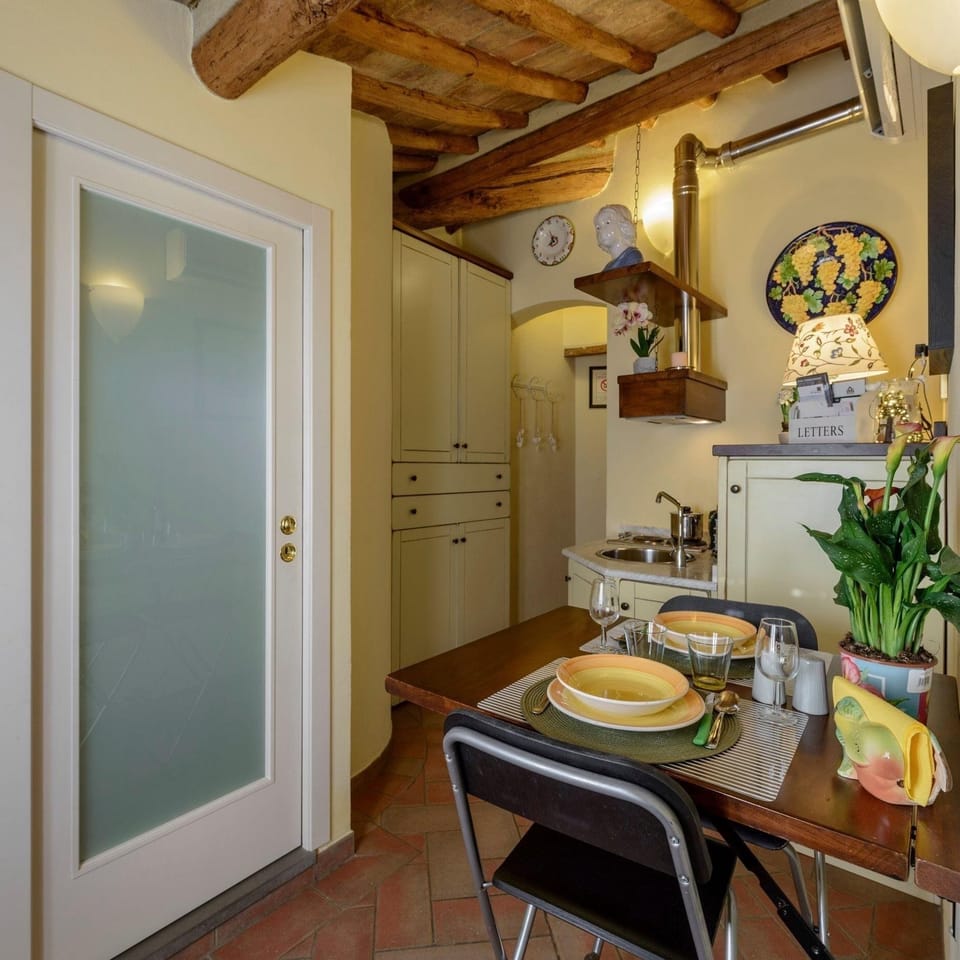Comfort Apartment, Air conditioning, City View | Living area
