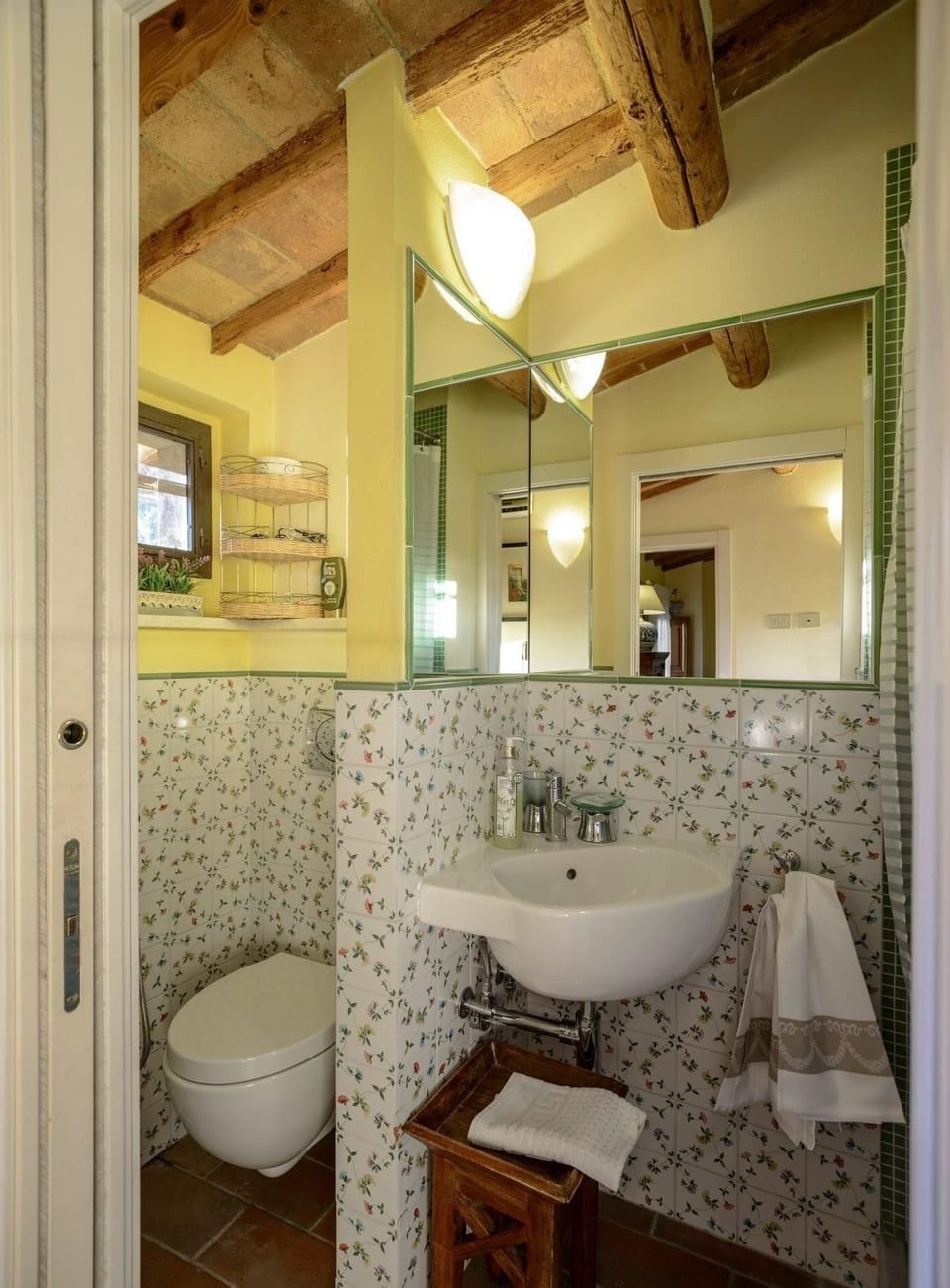 Comfort Apartment, Air conditioning, City View | Bathroom | Bathrobes